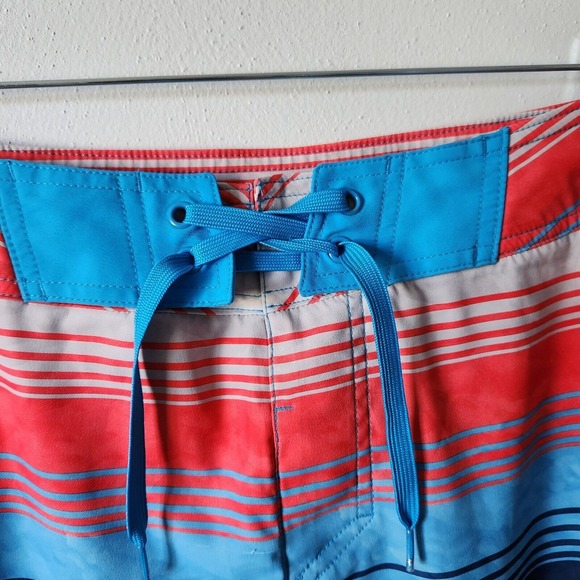 Under Armour Mens Size 30 Board Shorts Loose Heat Gear Multi Colored Striped - Picture 3 of 5